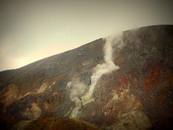 AnubhaShukla7's tweet photo. Natural sulphuric gas steaming out from the mountain.
#MtAzuma #VolcanicCrater #Japan http://t.co/nXGdX7nkES