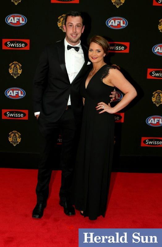 “<a href="/NorthKangaroos/">NMFC</a>: Via <a href="/heraldsunphoto/">Heraldsunphoto</a>, it's Todd Goldstein and his wife Kirsty at the #Brownlow #NMFC ” <a href="/BRIGGINS_/">B R I G G I N S</a>