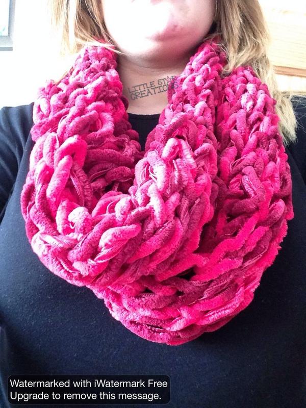 creations_star's tweet photo. Yay it's cold out 😊❄️Wrap up with our fab new hand knitted tube scarf, grab it while u can €10 #LimitedEdition 🌟 http://t.co/TgBid4C9uA