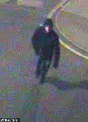 Males_Thoughts's tweet photo. iPhone 6 camera is 43 megapixels but crimewatch are still on TV like "do you know this man? http://t.co/TBvlPISi7t