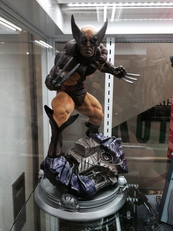 ウルヴァリン スタチュー