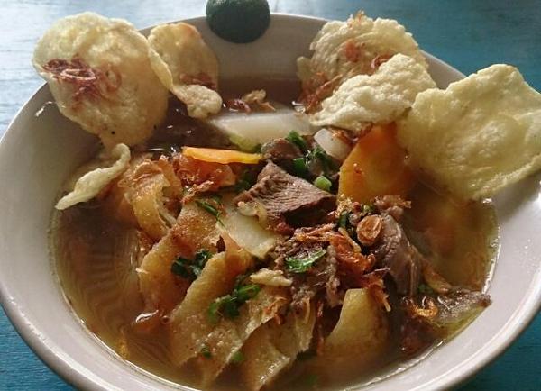 kulinerbgr's tweet photo. Makan siang saya Soto Mie Jl Artzimar I. Rp.10k per porsi. Makan siang kamu apa? http://t.co/xMTFFrxVPG