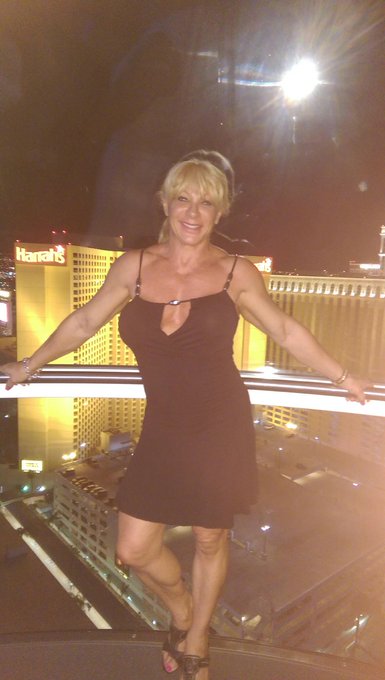 High times in #Vegas http://t.co/cLaEvHqEXl<a href="/tag/vegas"class="tags">#Vegas</a>