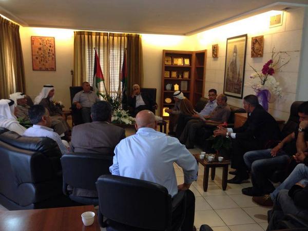 BethlehmGovernr's tweet photo. المحافظ البكري يجتمع مع مؤسسات تقوع لبحث ابراج البث في البلدة 

http://t.co/UOQ04akJcy http://t.co/kzNHBPu98l