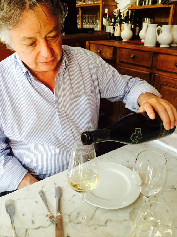 laurentbazin's tweet photo. @Dupont_LePoint très concentré sur les Grenouilles... #LePointVin #Coulisse @apresleffort N•11 http://t.co/Jcs4DWIEFi http://t.co/5xcSgneIBO
