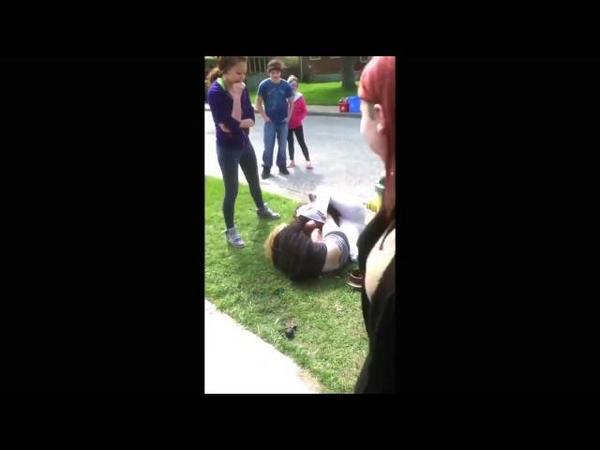 BlkPeopleFights's tweet photo. #High #School #Girl #Fight #Outnumbered   #Video   #Break com - http://t.co/ocf1vz05CC - http://t.co/xWqc80mMJz
