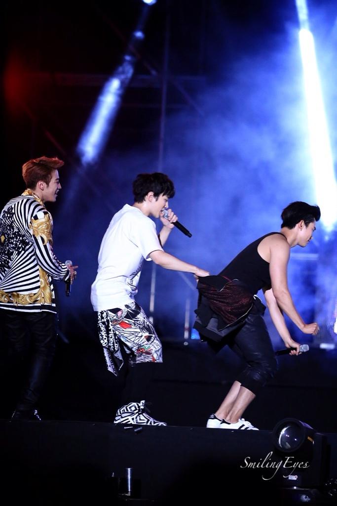 ByI00MPCQAAnq1C.jpg:large