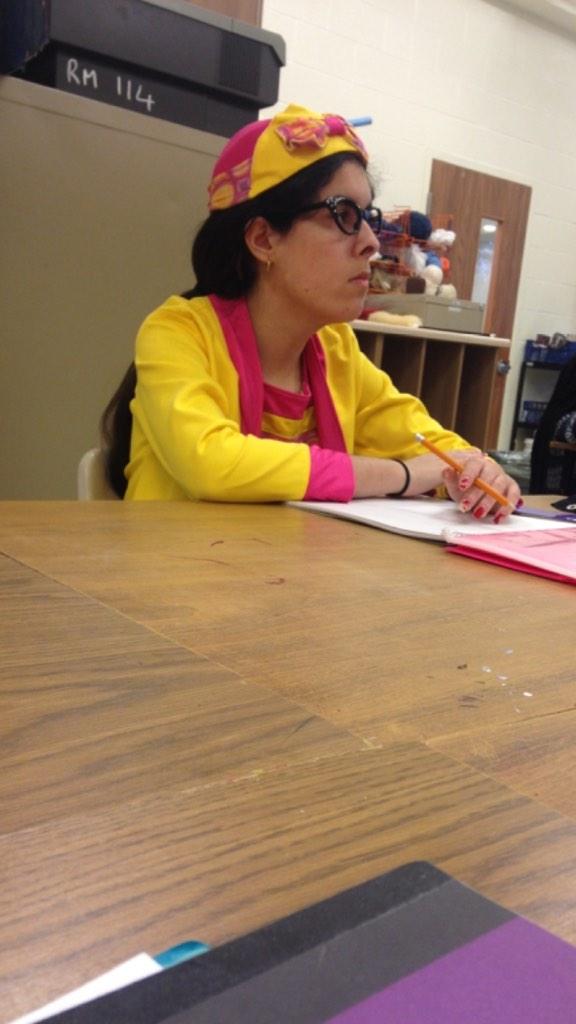 monikabrzakalaa's tweet image. School spirit? 😂😂 #Staproblems