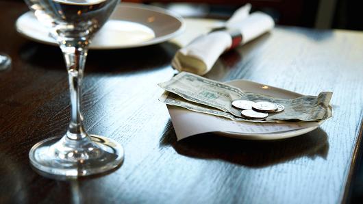 RobinLeeAllen's tweet photo. Interesting comments too RT @CNBC: Tipping your server could be perpetuating a vicious cycle: http://t.co/kiBfSYg69k http://t.co/CPJB8489Pj