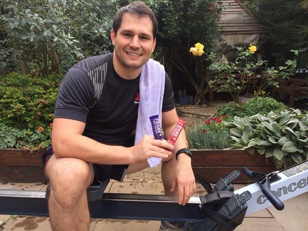 SognoAtlantico's tweet photo. After 2h session on the @Concept2UK,recharging with a couple of @FrankBars: blueberry/choc &amp; strawberry/Choc! #LiveGF http://t.co/GdQOtfw85d