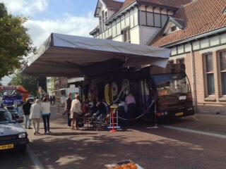 BasvR01's tweet photo. Muzikaal vermaak door mensen met een beperking op de #veersedagen http://t.co/7NY0RU539S