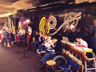 BasvR01's tweet photo. Muzikaal vermaak door mensen met een beperking op de #veersedagen http://t.co/7NY0RU539S