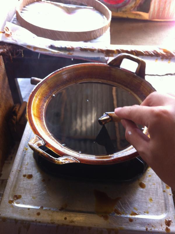 Lalu,panaskan lilin dlm wajan,ingat jgn melebihi 115°C krn api akan menjalar ke dlm wajan <a href="/PutraPutriBatik/">Putra Putri Batik</a> #PPBN2014