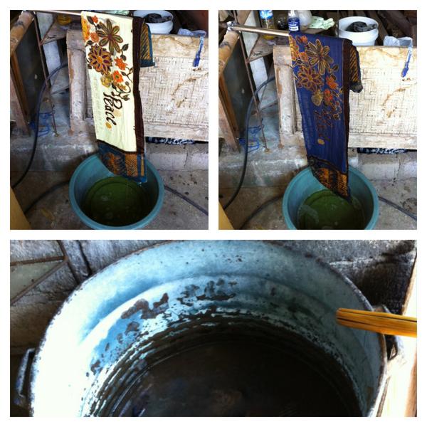 Setelah kering,lakukan pewarnaan,lalu 'ngelorod' menyingkirkan lilin dlm tangki air panas <a href="/PutraPutriBatik/">Putra Putri Batik</a> #PPBN2014