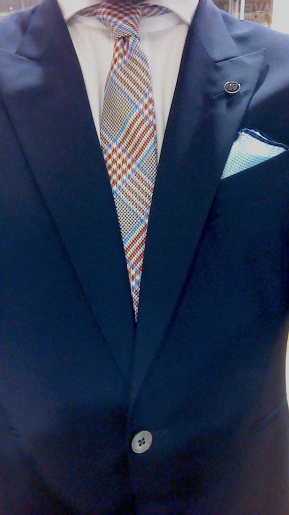 Craigjt2014's tweet photo. Visit @Chester_Barrie in @GloucesterQuays for #waystobrightenupautumn #suiting #blueandredforever http://t.co/WW3jT13A0R