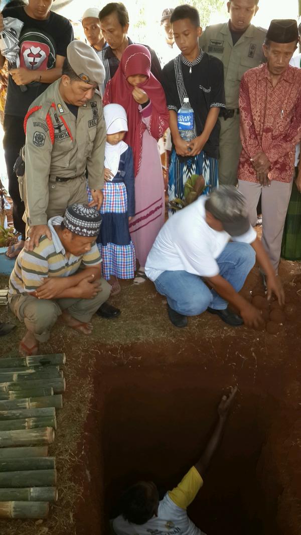 Innalilahi Wainaillahi Rojiun...Telah Berpulang ke Rahmatullah Ibu Ida Rosida istri Bpk Suherlan (anggota Satpol PP )