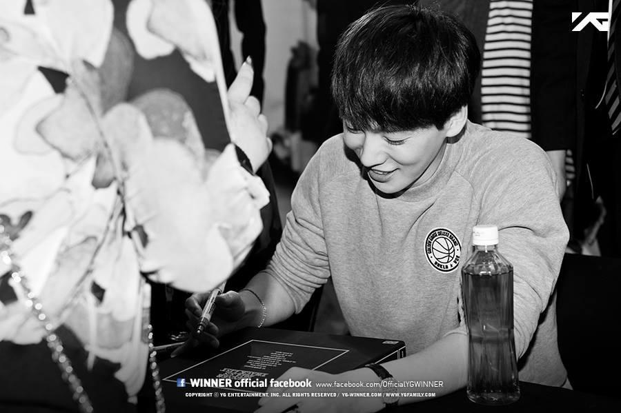 ByIMEooCYAEQRwp.jpg:large