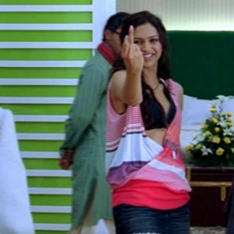 SRKmyAddiction's tweet photo. #TrashTOI This is for you all haters of @deepikapadukone http://t.co/iPp0cXuoOG