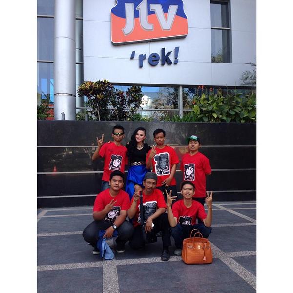 dimas_sonlov's tweet photo. jtv kemarin http://t.co/aza1SoS5GX