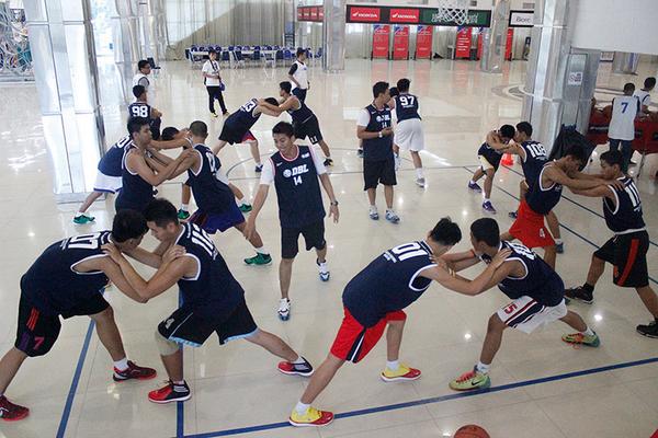 Active Rest untuk para camper putra biar ga terlalu tegang habis semua latihan padat hari ini #HondaDBLCamp