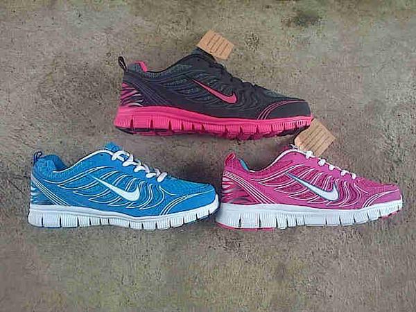 shoespping's tweet photo. Nike free women | 37-40 | 240.000 #nikefreewomen #jualsepatunikefree #sepatunikefree pin:2A6C3C2E http://t.co/y8Xn5MZ76d