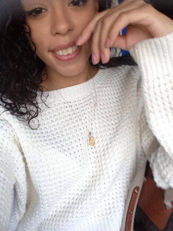 lolaax5's tweet photo. Always have you around my neck just so i know you will always be there when i think your not 👼 #ripsho http://t.co/N8WRk6i53l