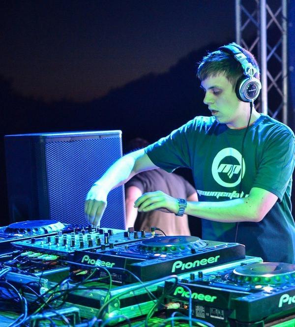 ASOTinKyiv's tweet photo. #HappyBirthday to our friend Misha @twoandonemusic !! :D
You are wonderful person &amp; DJ. Keep it up!
Hugs&amp;kisses xx http://t.co/rQBvPHbLqZ