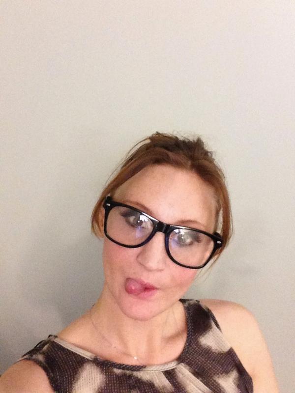 singlewarehouse's tweet image. Did you know that uploading an #onlinedatingphoto will get you 10 times as many messages? bit.ly/9O2Q4G 