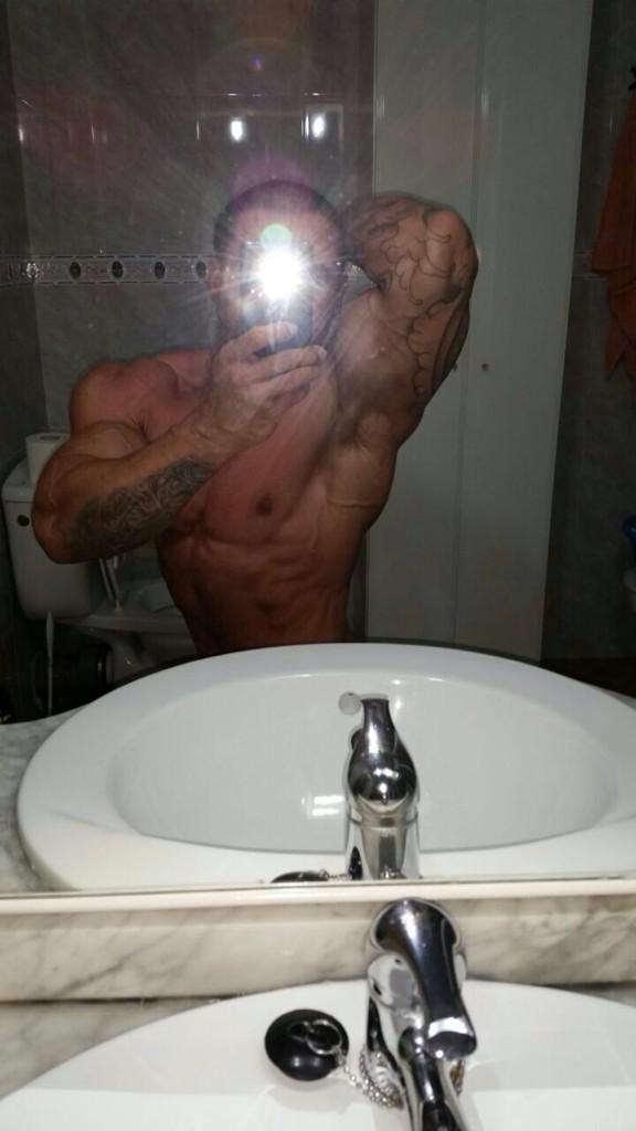 javiron_force's tweet photo. ULTIMOS DIAS!!!! ARNOLD QUE VOY!!!! http://t.co/iS7KNOiyra
