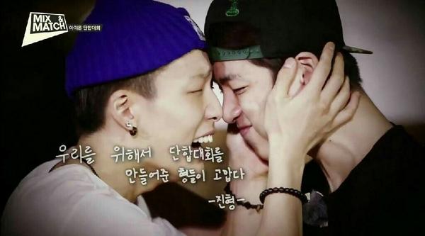 THE_VIP02's tweet photo. There's a LOVE and AWKWARD RELATION between Junhoe and Bobby! <3<3 http://t.co/jNrm4er29Q