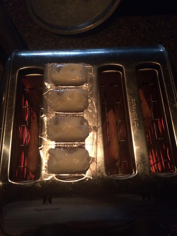 ChiveOKC's tweet photo. I can’t be the only one that heats up the icing like this. 

And yes, I’m eating 4 toaster strudels for breakfast. http://t.co/FDI8BADlF3