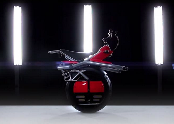 findizer's tweet photo. RT @creapills : RYNO : un concept de moto possédant une seule roue - http://t.co/e3xahhjiFV http://t.co/9bDERIEJLt