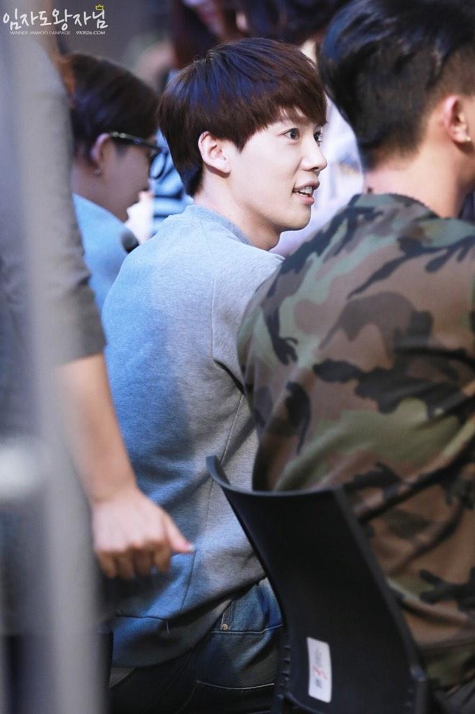 ByJ1B4RCEAEJqU4.jpg:large