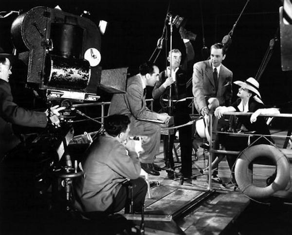 48StarCollect's tweet photo. !! RT @_BetteDavis A behind-the-scenes look at NOW, VOYAGER (1942). Catch Charlotte and Jerry tonight on @tcm 6pm ET! http://t.co/R5zRUh6ikJ