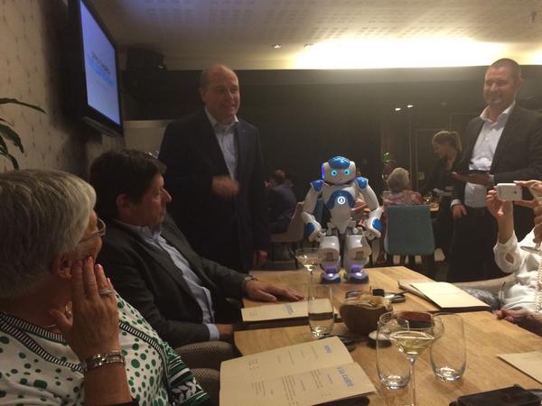 TheBistronomy's tweet photo. Robot in The Bistronomy. Met #celie #dehaene , meter van Living Tomorrow http://t.co/HknwWO2SU4