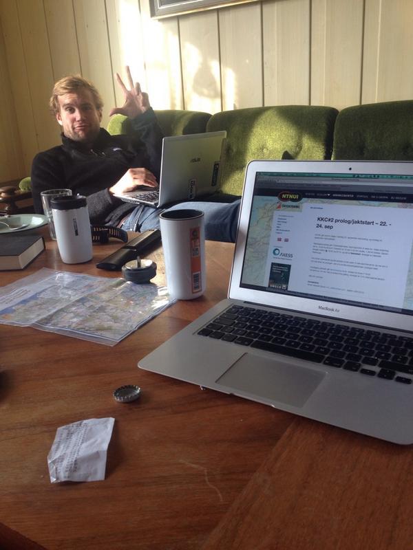 I K33gdalen drikker vi kaffe av Statoil-kopp. Det har vi tenkt å fortsette med #KKC #1 #2 #forsvareledelsen <a href="/torbech/">Torgeir Nørbech</a>