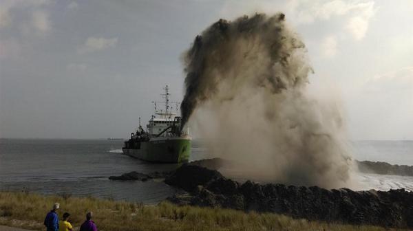 Dat was de laatste boot met zand! Tot over 3 jaar 😃😊😜