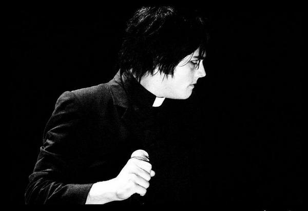 mcrhate's tweet image. GERARD WAY USED TO BE A PRIEST BUT HE QUIT AND DECIDED TO BE AN EMO SATANIST!!!!!