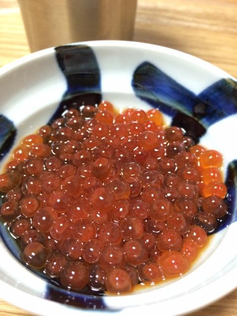 minachi0921's tweet photo. いくらを漬けてみた(｡-_-｡) http://t.co/UpnEVrFLAw