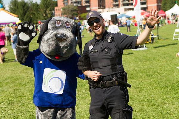 ottawahumane's tweet photo. Thank you to @OttawaBylaw for coming to the Science Dietยฉ Wiggle Waggle Walkathon & Run for the Animals! #OHSwalkrun http://t.co/E3BfU9T4ZX