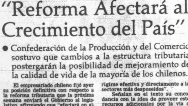 fotohistoriacl's tweet photo. La #ReformaTributaria de 1990. Misma campaña del terror, mismos intereses. Gracias a @sentidoscomunes http://t.co/gQ86vkmSmW