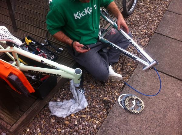 Calbmxracing123's tweet photo. Bike building👍 @AutonomyBikes http://t.co/qvi8hGIf3w
