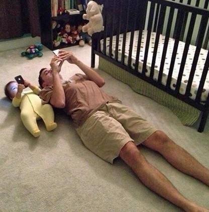 NicoleAgahozo's tweet image. This picture basically describes #OurGeneration when we have kids!😀lol #TechnologyBased #NextGeneration