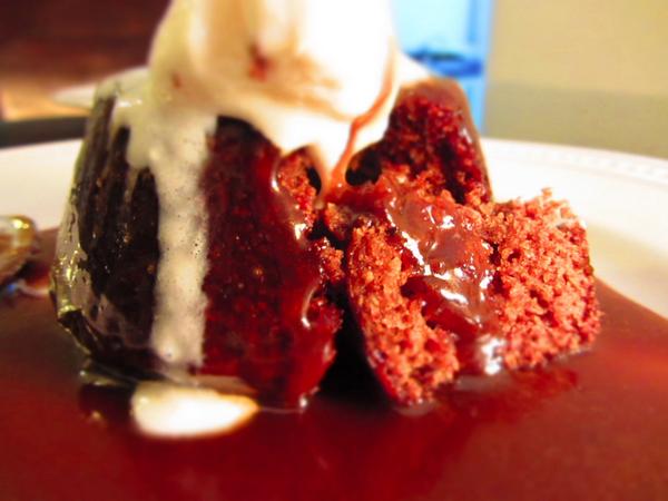 lulusbakehouse's tweet photo. My Sticky Toffee Pudding. Ahhhh. #properpudding #comfortfood http://t.co/stOYYj8xB8 http://t.co/x4cNMlsVop