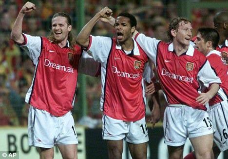 Happy birthday to former Gunner Emmanuel Petit! 