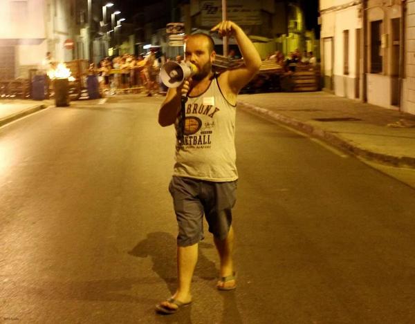 EXODO2014's tweet photo. Y aquí le vemos en su faceta de director, productor y actor de #Exodo2014 http://t.co/E2jAlUILDi
