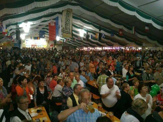 FanfareBaS's tweet photo. Enthousiastic crowds at our concerts in Bad Schlema (Germany) last weekend. Great fun! http://t.co/Oi44jQq5HX