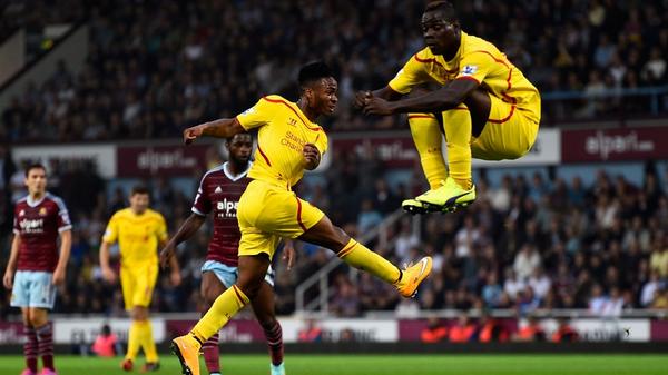 FIFAcom's tweet image. SUPER SNAP: @FinallyMario's aerial ability features this week, allowing @sterling31 to score!
fifa.to/1mpphBT