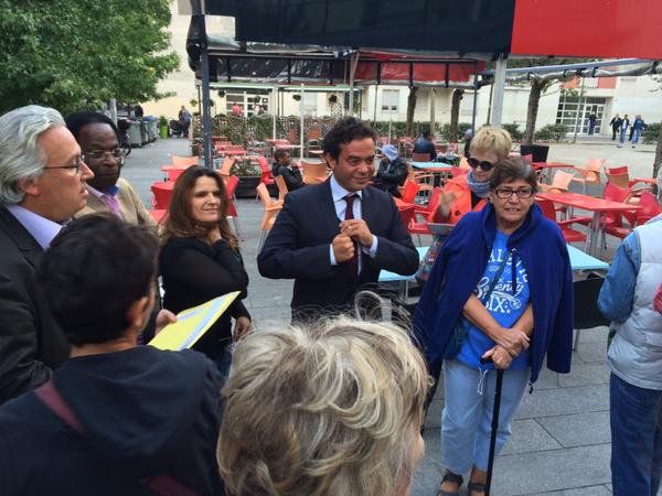 Après la réunion au ministère, @Place_Beauvau rencontre à #bagnolet avec les habitants du square Varlin <a href="/rhammadi/">Razzy Hammadi</a>