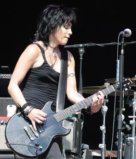 Happy 56th birthday to joan jett 
